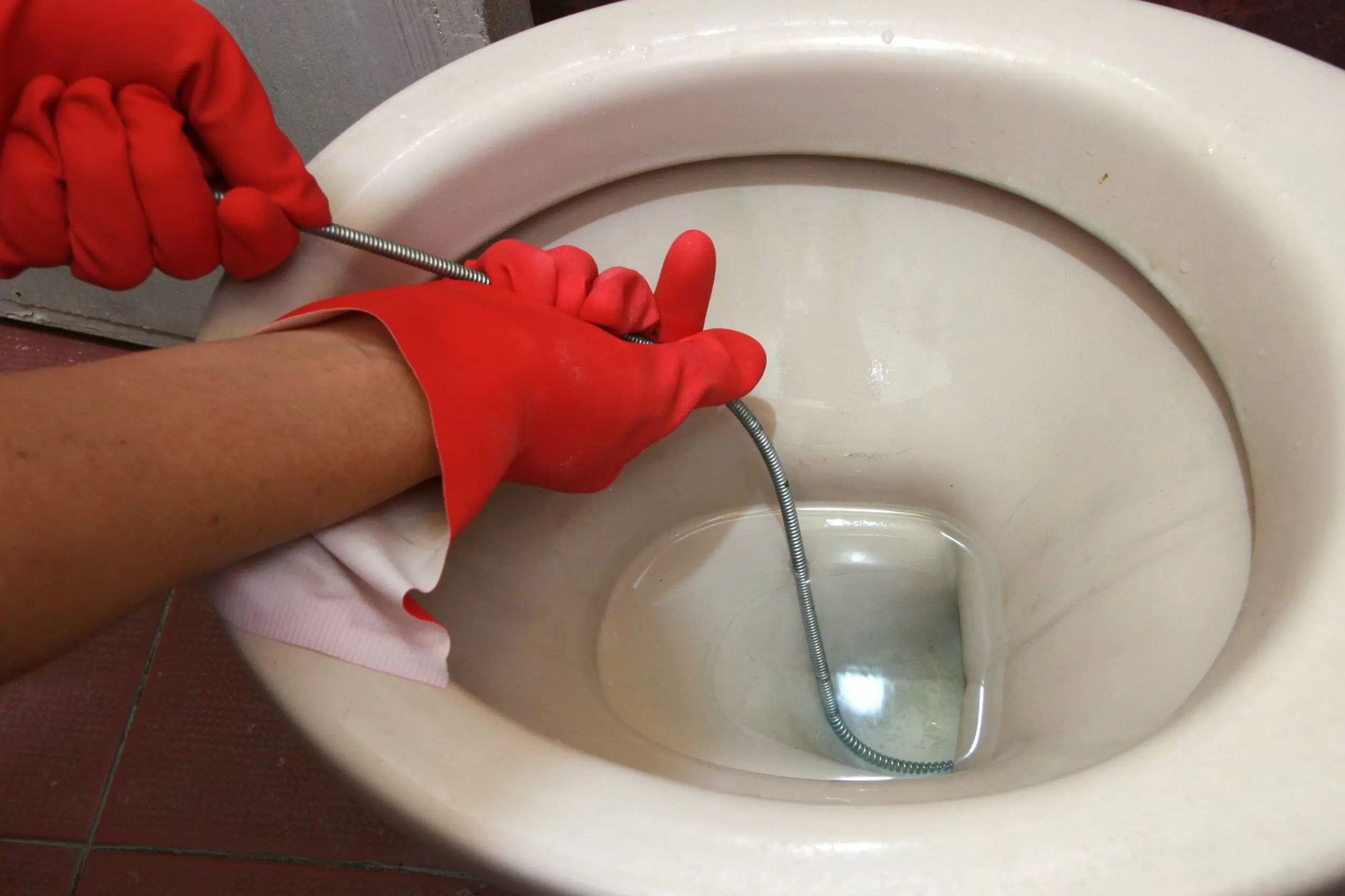 Desentupimento de Vaso Sanitário com Cabo de Aço